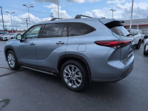 Used 2023 Toyota Highlander Limited AWD/4WD image 3