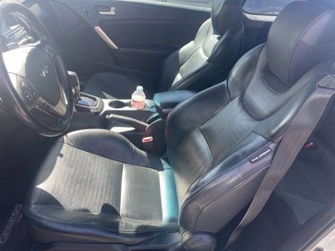 Used 2013 Hyundai Genesis 3.8 RWD image 6