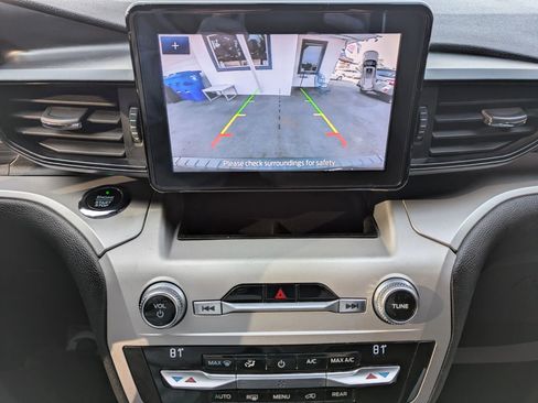 Used 2020 Ford Explorer XLT w/ Class III Trailer Tow Package RWD image 4