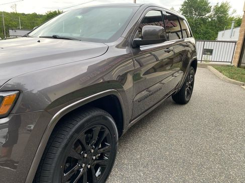 Used 2021 Jeep Grand Cherokee Laredo X AWD/4WD image 29