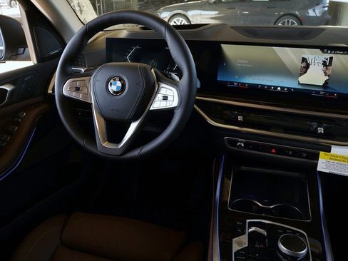 Used 2026 BMW X7 xDrive40i AWD/4WD image 13