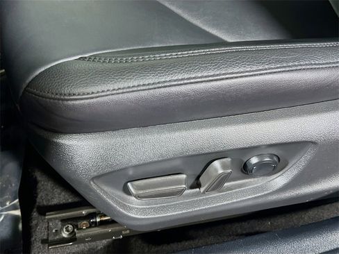 Certified 2021 Toyota Avalon XLE image 18