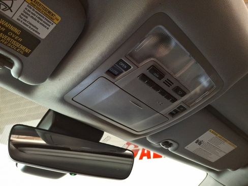 Used 2019 Toyota Highlander XLE image 26