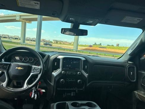 Used 2020 Chevrolet Silverado 1500 LT AWD/4WD image 36
