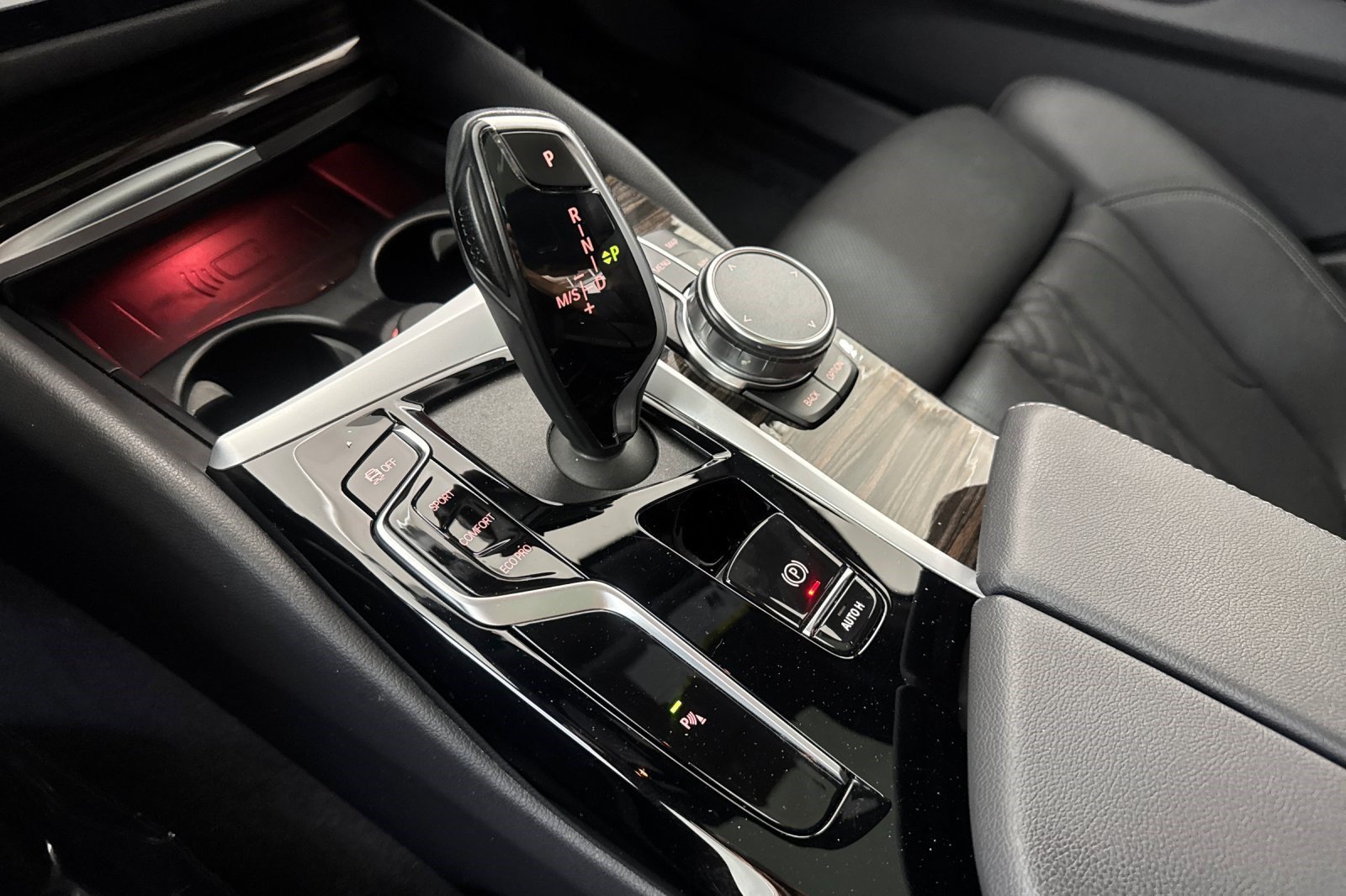 Used 2023 BMW 530i w/ Convenience Package RWD image 18