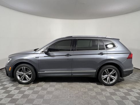 Used 2018 Volkswagen Tiguan SEL w/ R-Line Package FWD image 2