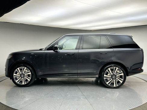 Used 2023 Land Rover Range Rover SE image 2