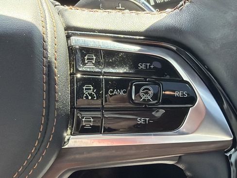 Used 2023 Jeep Grand Cherokee Summit w/ Adv Protech Group IV AWD/4WD image 22