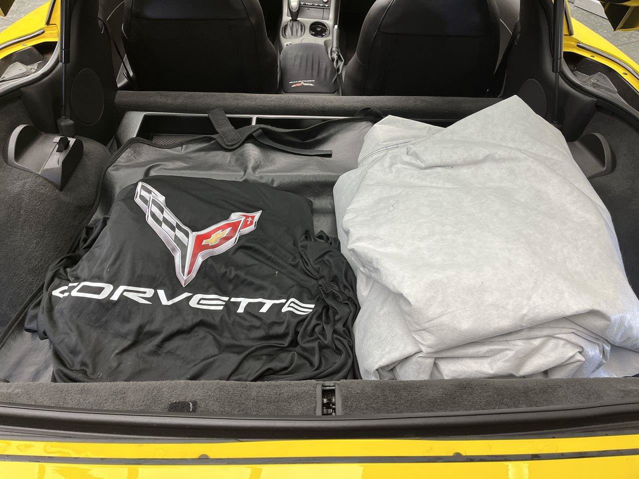 Used 2007 Chevrolet Corvette Coupe w/ Performance Package RWD image 21