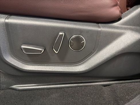 Used 2024 Ford Expedition Limited image 18