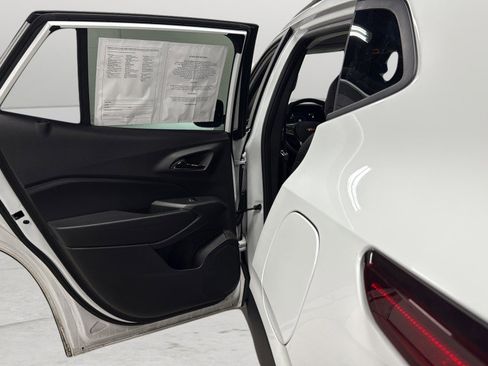 Used 2025 Chevrolet Trax LT w/ LT Convenience Package image 27