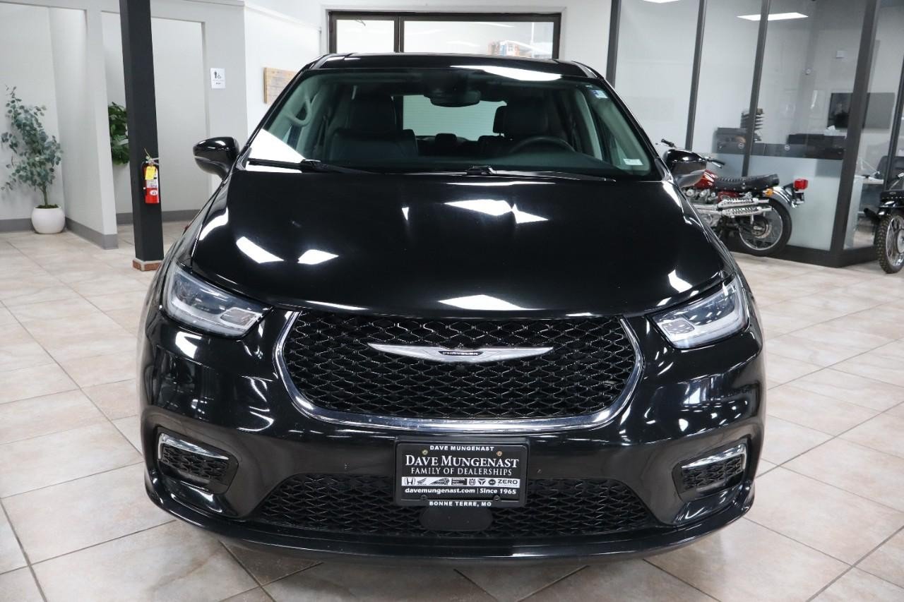 Used 2023 Chrysler Pacifica Touring-L FWD image 9