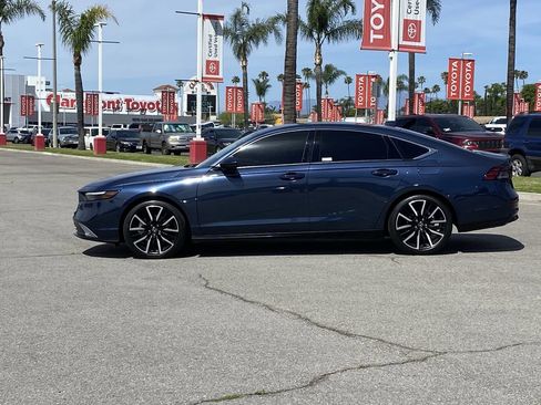 Used 2025 Honda Accord Touring image 2