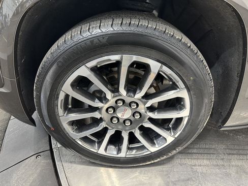 Used 2020 GMC Acadia Denali w/ Denali Ultimate Package image 8