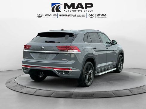 Used 2021 Volkswagen Atlas Cross Sport SE w/ Panoramic Sunroof Package image 4