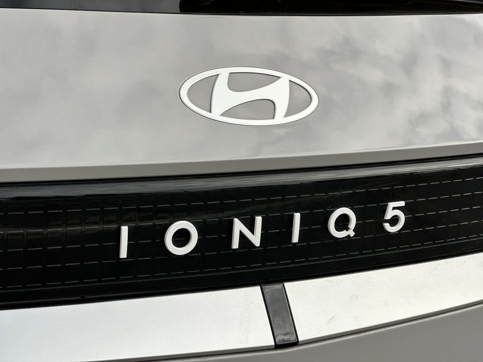 Used 2025 Hyundai Ioniq 5 SE RWD image 29