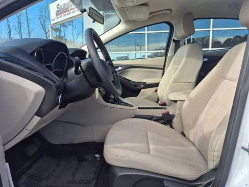 Used 2018 Ford Focus SE image 2