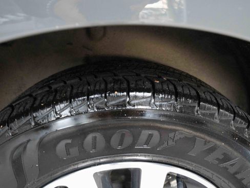 Used 2022 Chrysler Pacifica Touring-L w/ Uconnect Theater Family Group image 31