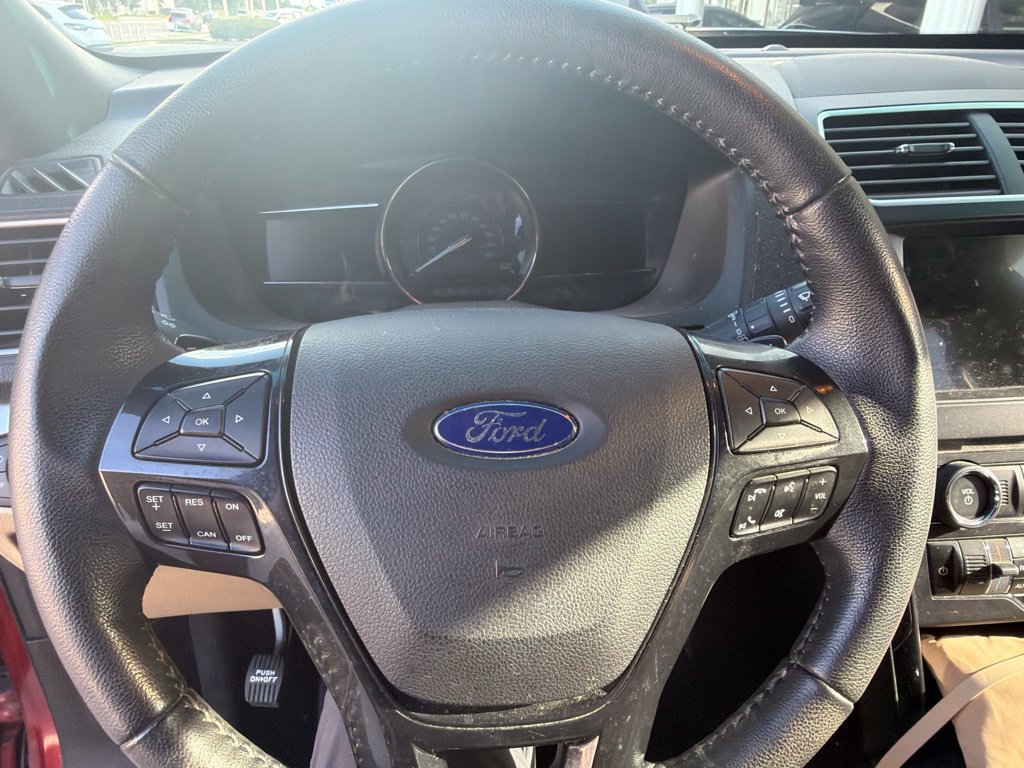 Used 2017 Ford Explorer XLT w/ Equipment Group 201A FWD image 3