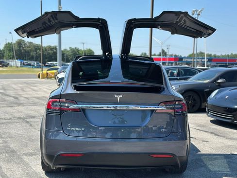 Used 2018 Tesla Model X 75D image 11