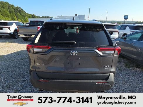 Used 2024 Toyota RAV4 XLE AWD/4WD image 5