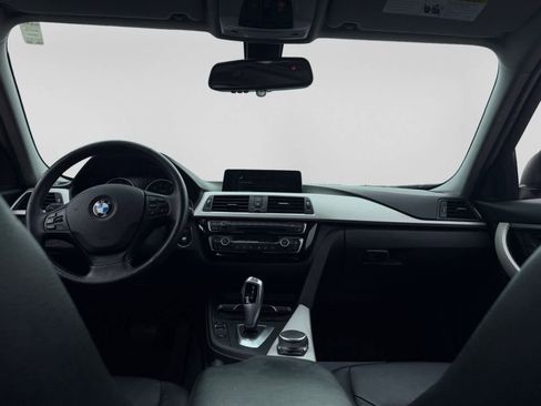 Used 2017 BMW 320i xDrive Sedan AWD/4WD image 11