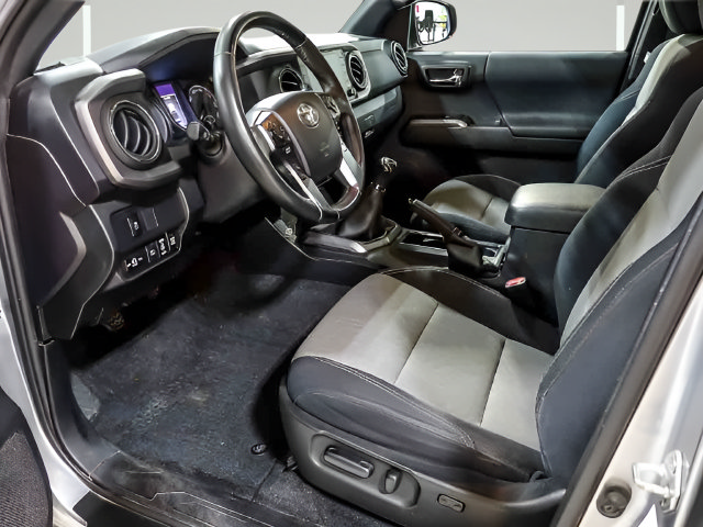 Used 2021 Toyota Tacoma TRD Sport AWD/4WD image 11