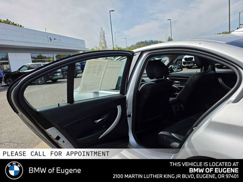 Used 2017 BMW 320i xDrive Sedan AWD/4WD image 19
