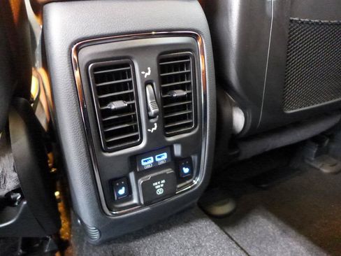 Used 2021 Jeep Grand Cherokee Overland AWD/4WD image 57