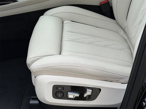 New 2026 BMW X7 M60i image 19