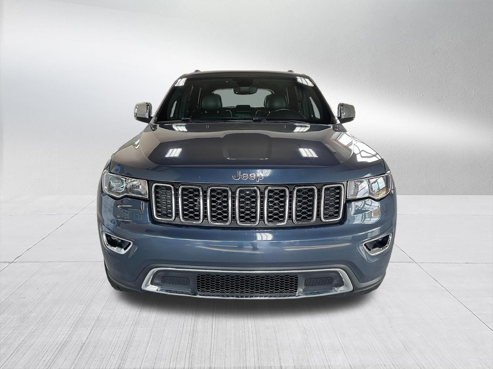 Used 2019 Jeep Grand Cherokee Limited AWD/4WD image 2
