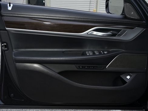 Used 2021 BMW 740i xDrive w/ Premium Package image 25