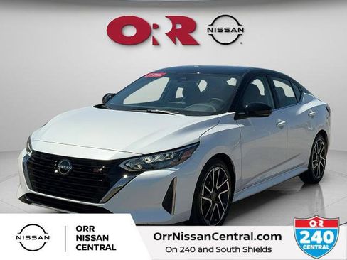 Certified 2025 Nissan Sentra SR FWD image 1