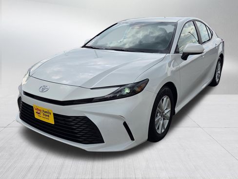 Used 2025 Toyota Camry LE FWD image 3