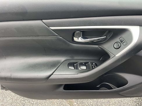 Used 2016 Nissan Altima 3.5 SL w/ 3.5 Technology Package FWD image 21