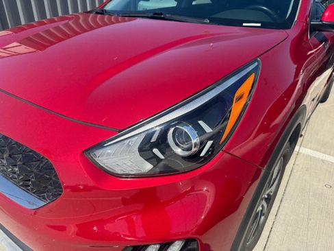 Used 2022 Kia Niro LXS FWD image 6