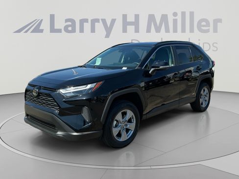 Used 2025 Toyota RAV4 XLE AWD/4WD image 1