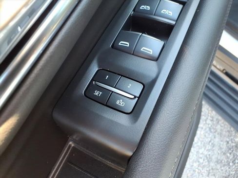 Used 2024 Chevrolet Tahoe Premier w/ Premium Package 2 image 17