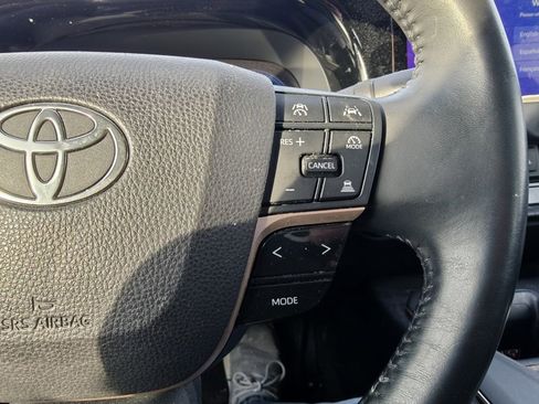 Used 2023 Toyota Crown XLE image 9