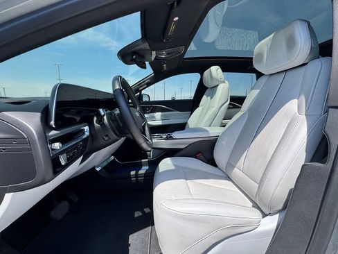 Used 2024 Cadillac Lyriq Luxury AWD/4WD image 27