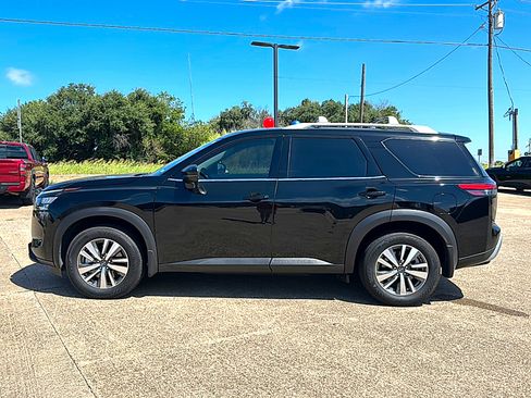 Used 2025 Nissan Pathfinder SL FWD image 5