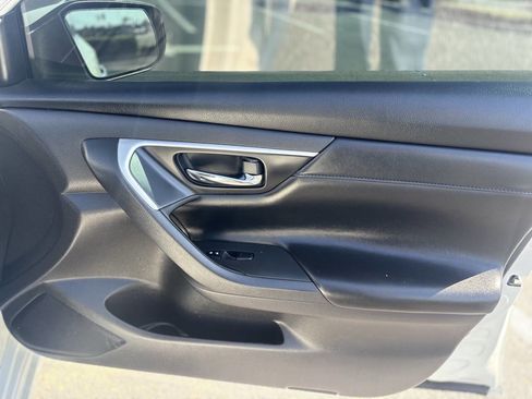 Used 2017 Nissan Altima 2.5 SR FWD image 23