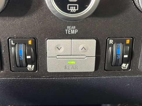 Used 2017 Toyota Sequoia Platinum image 33