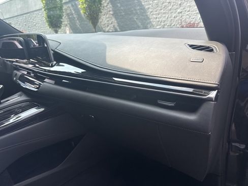 Used 2022 Cadillac Escalade ESV Sport w/ Touring Package image 20