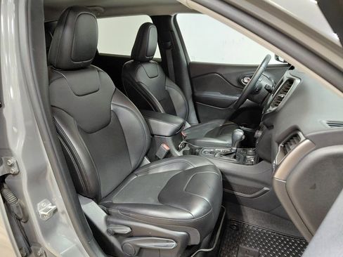 Certified 2019 Jeep Cherokee Latitude Plus w/ Cold Weather Group image 26