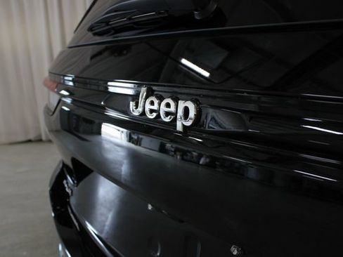Used 2023 Jeep Grand Cherokee Overland AWD/4WD image 33