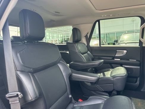 Used 2025 Ford Expedition Platinum AWD/4WD image 22