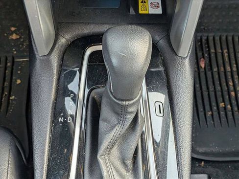 Used 2022 Toyota Corolla Cross XLE image 12