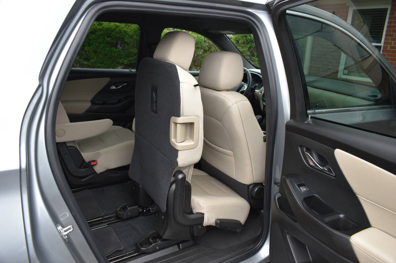 Used 2023 Chevrolet Traverse LT w/ LPO, Cargo Package AWD/4WD image 15