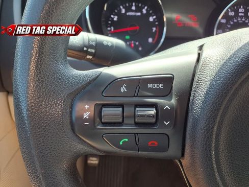 Used 2018 Kia Sedona LX FWD image 15